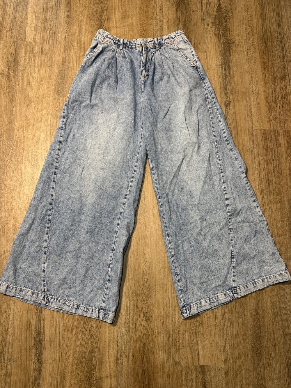 We The Free Women's Light Wash Wide Leg Jeans